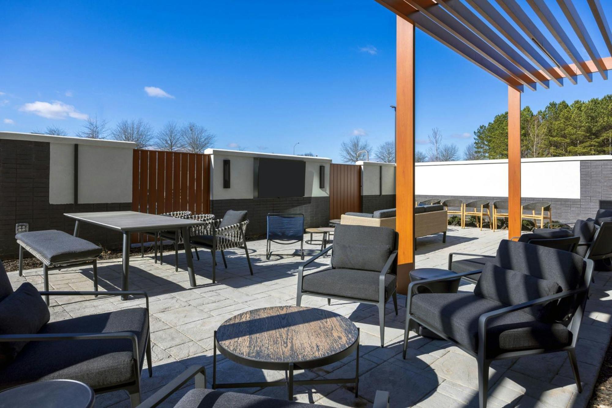 Towneplace Suites By Marriott Canton Riverstone Parkway Экстерьер фото